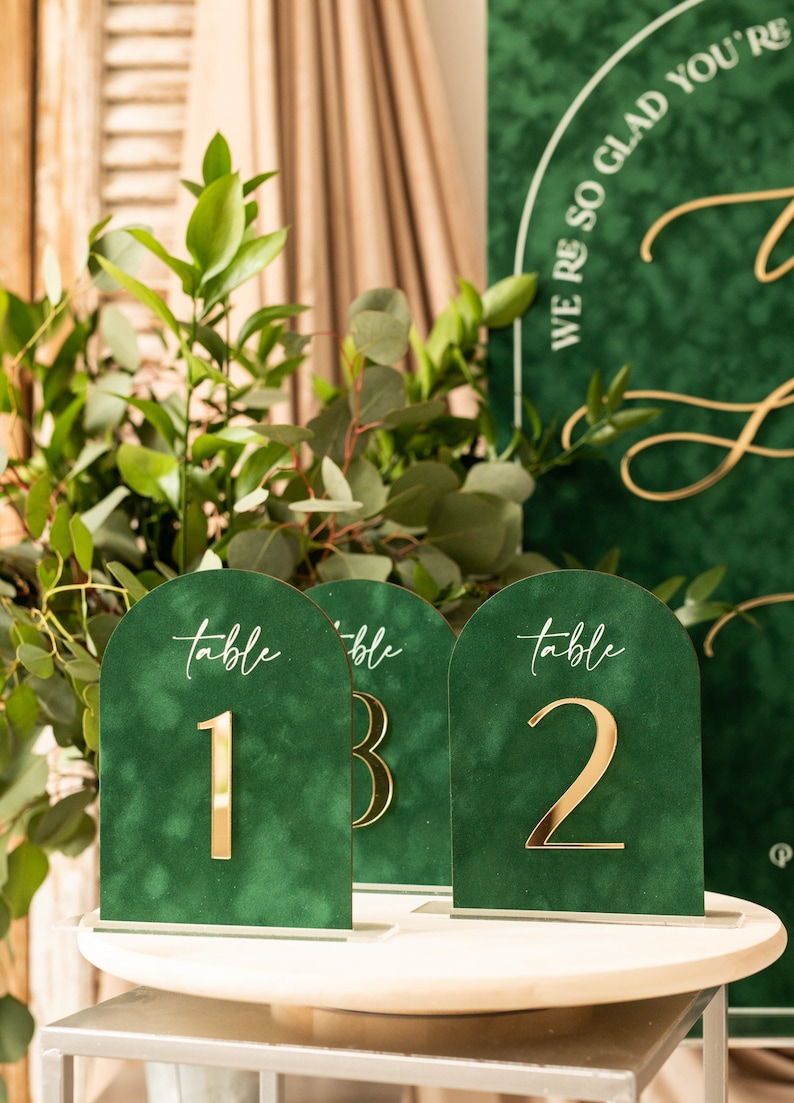 Luxury Green Velvet Arched Tab - огляд і ціна Table Number Gold