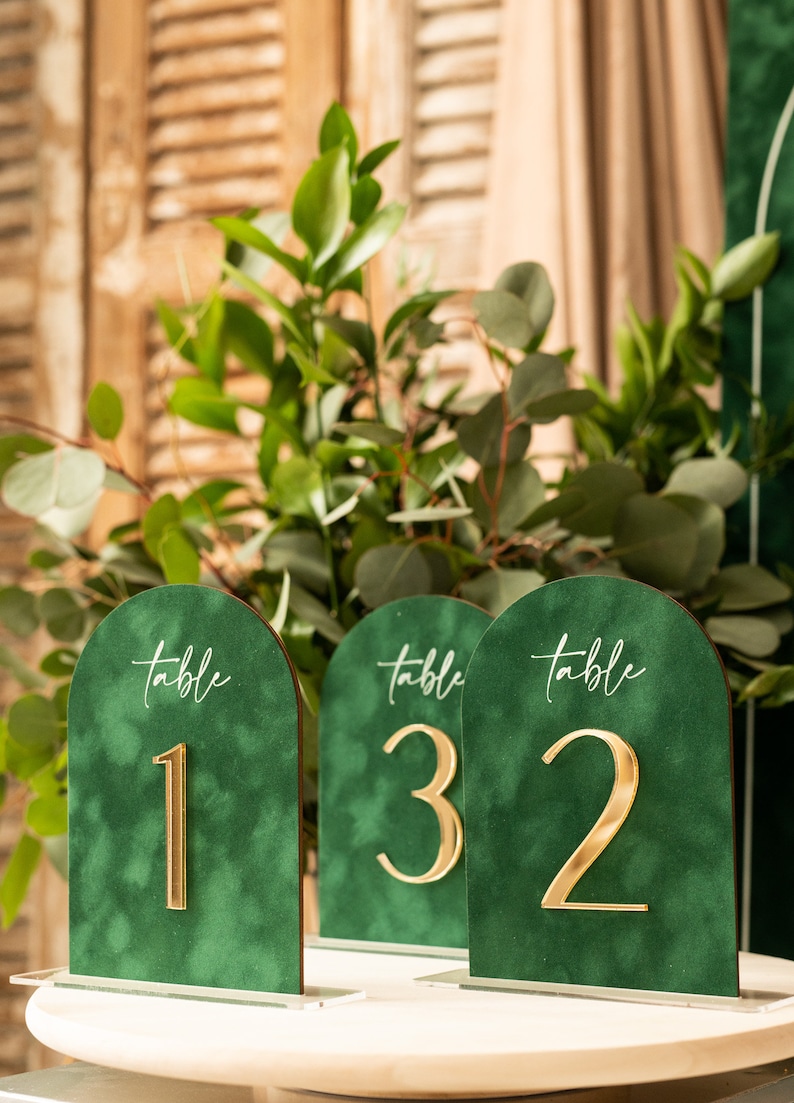 Luxury Green Velvet Arched Tab - огляд і ціна Table Number Gold