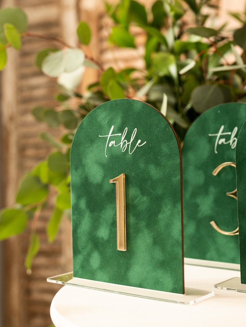 Luxury Green Velvet Arched Tab - огляд і ціна Table Number Gold